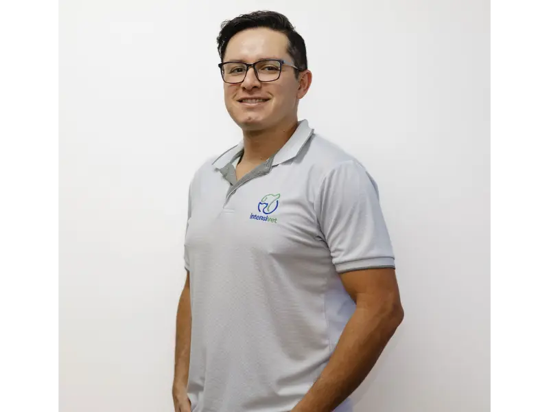 Bryan Leitón, Recepción en Hospital Veterinario Intensivet