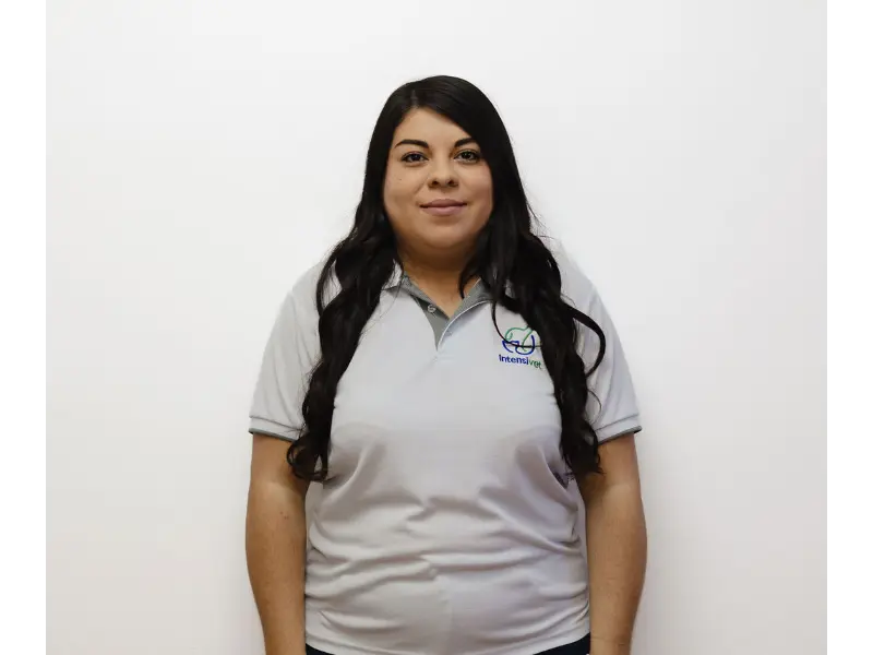 Mayra Palavicini, Recepción en Hospital Veterinario Intensivet