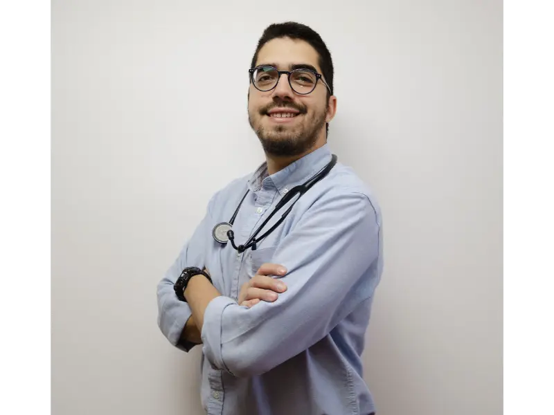 Dr. Ricardo Rodas, Nefrología y Endocrinología en Hospital Veterinario Intensivet